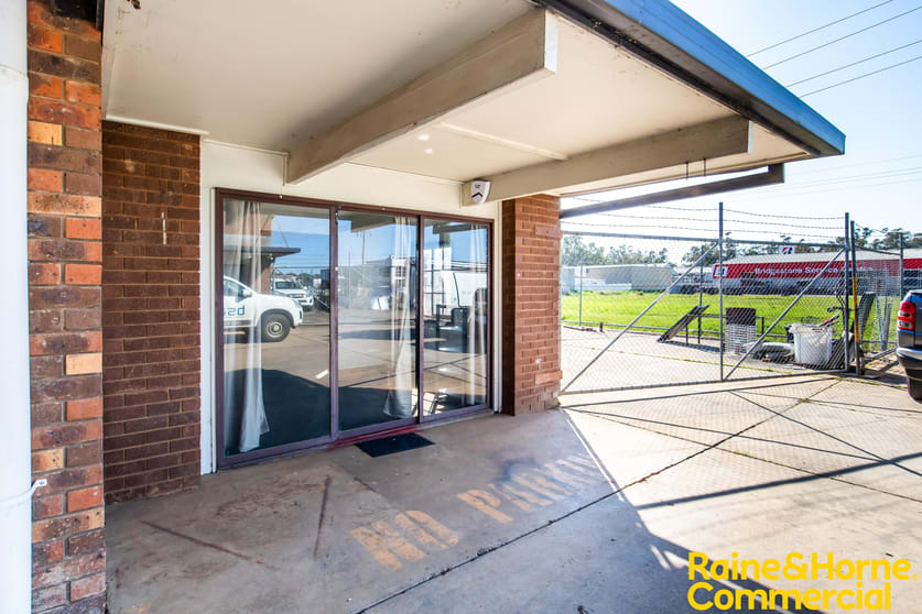 Click to view all images 8/3-5 Nesbitt Street Wagga Wagga NSW 2650 - Image 2