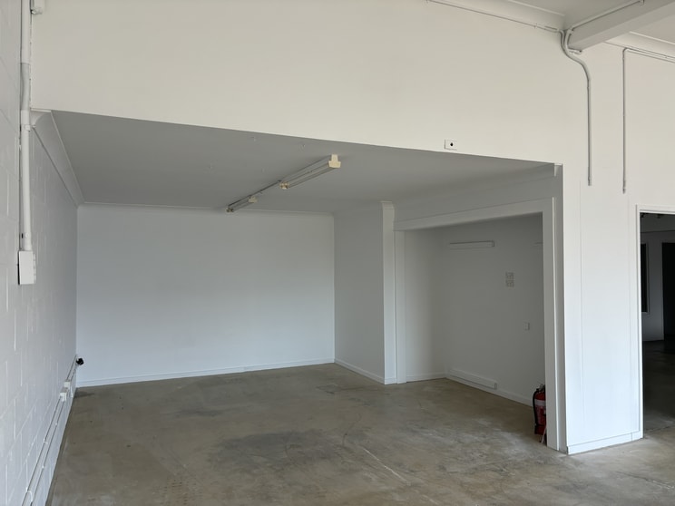 Click to view all images 1/27 Lawrence Drive Nerang QLD 4211 - Image 3