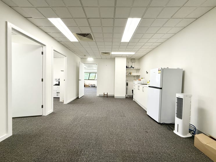 Click to view all images Level 4, Unit 3, 17-21 University Avenue City ACT 2601 - Image 1