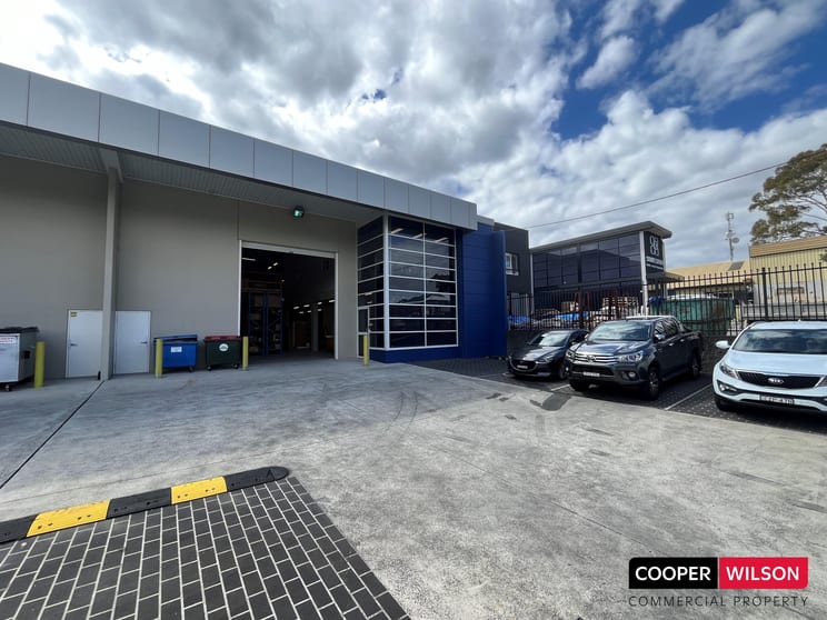 Click to view all images 8 Woodfield Boulevard Caringbah NSW 2229 - Image 2