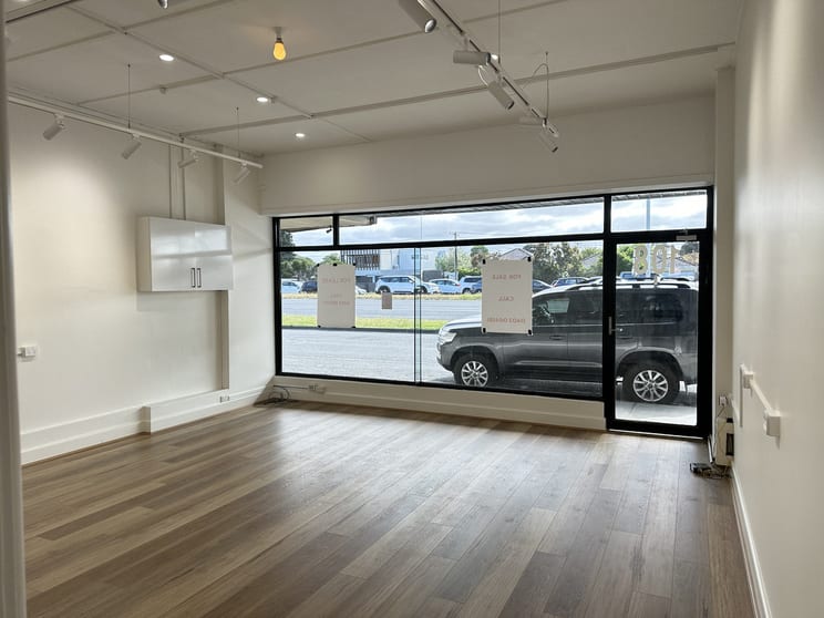 Click to view all images 108 Nepean Highway Mentone VIC 3194 - Image 3