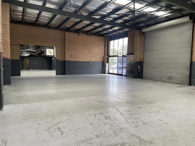 Click to view all images 1 & 2/3 Grex Avenue Minchinbury NSW 2770 - Image 3