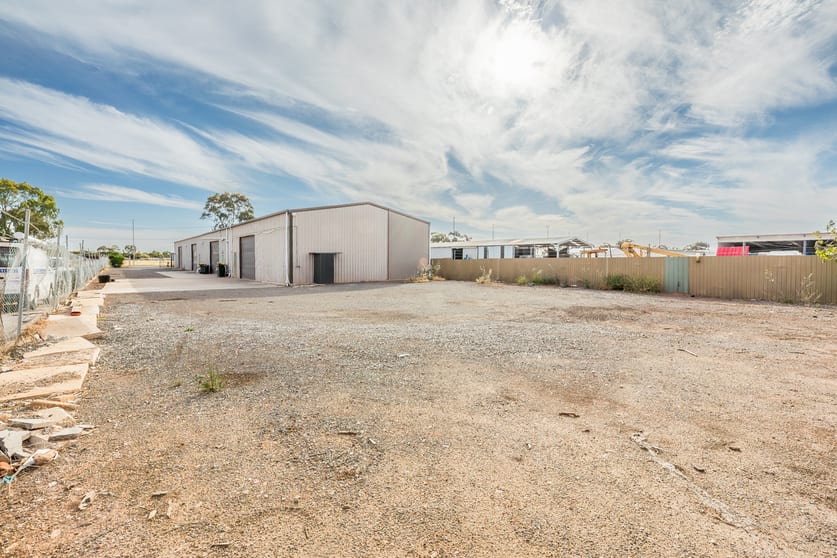 Click to view all images 485a Waterloo Corner Road Burton SA 5110 - Image 2