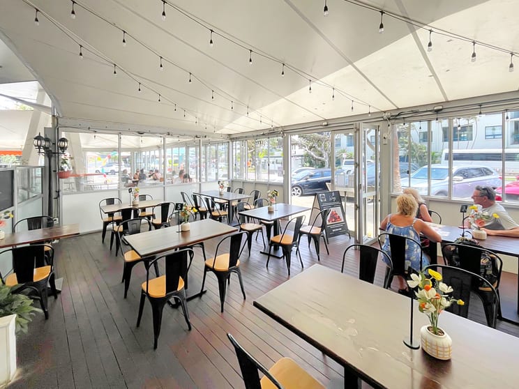 Click to view all images 12/110 Marine Parade Coolangatta QLD 4225 - Image 3