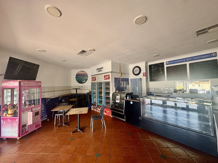 Click to view all images 2/320 Marine Terrace Geographe WA 6280 - Image 3