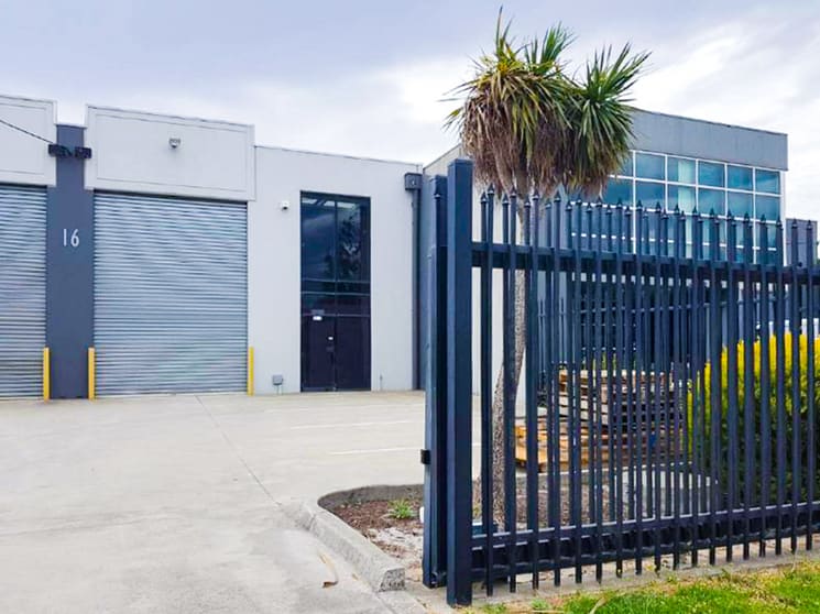 2/16 Regal Drive Springvale VIC 3171 - Image 2
