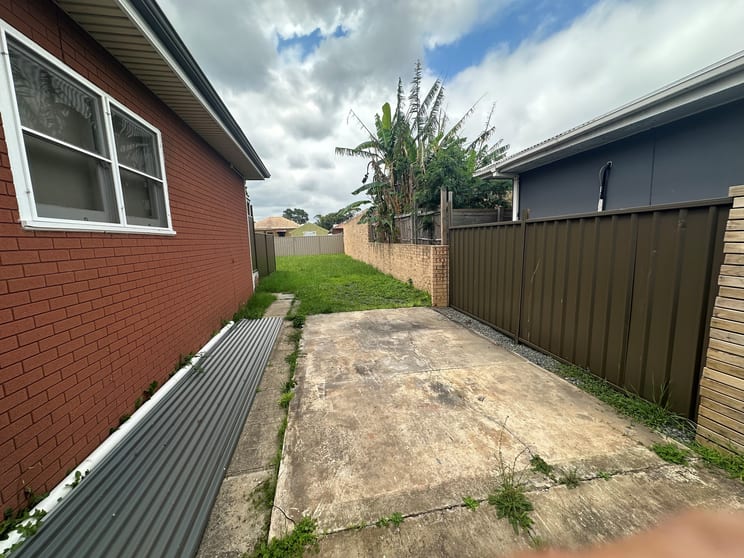 Click to view all images 18 Jardine Street Fairy Meadow NSW 2519 - Image 3