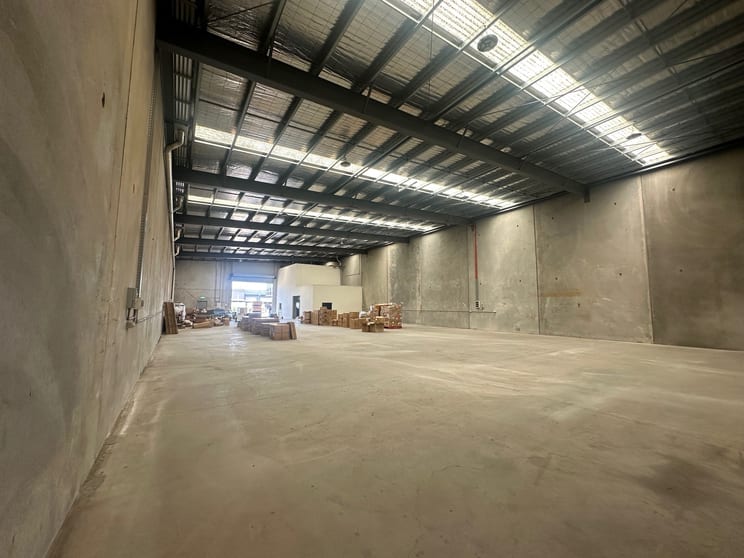 Click to view all images 4/11-15 Freeman Street Campbellfield VIC 3061 - Image 3