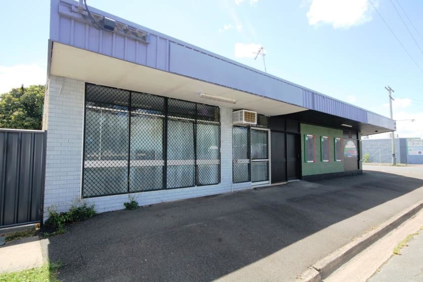 Click to view all images 2/185 Berserker Street Berserker QLD 4701 - Image 1