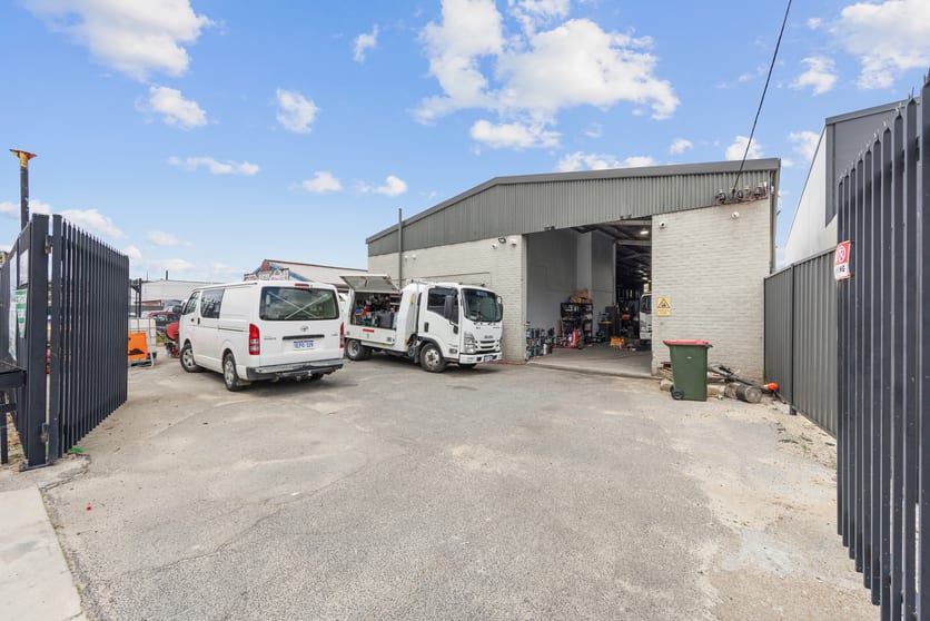 Click to view all images 16 Bassendean Road Bayswater WA 6053 - Image 1