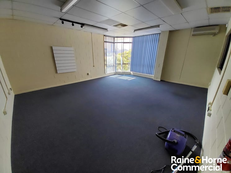 Click to view all images 4/77 Araluen Street Kedron QLD 4031 - Image 2