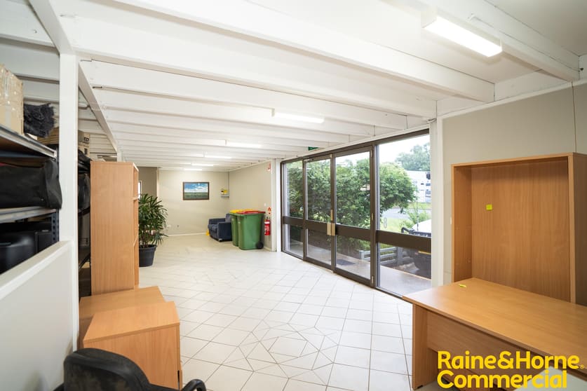 Click to view all images Unit 8/138-140 Hammond Avenue Wagga Wagga NSW 2650 - Image 2