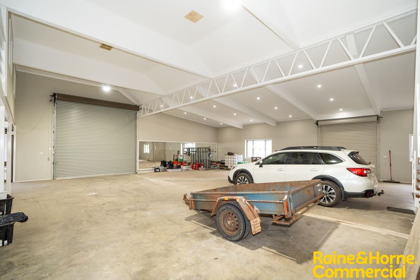 Click to view all images Unit 8/138-140 Hammond Avenue Wagga Wagga NSW 2650 - Image 3