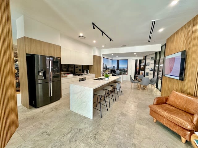 Click to view all images 17 Albert Avenue Broadbeach QLD 4218 - Image 3