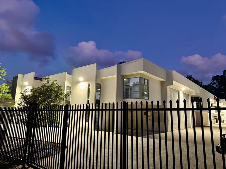 Click to view all images 1/26 Newheath Drive Arundel QLD 4214 - Image 1