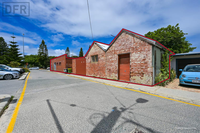 Click to view all images 26 Tydeman Road North Fremantle WA 6159 - Image 3