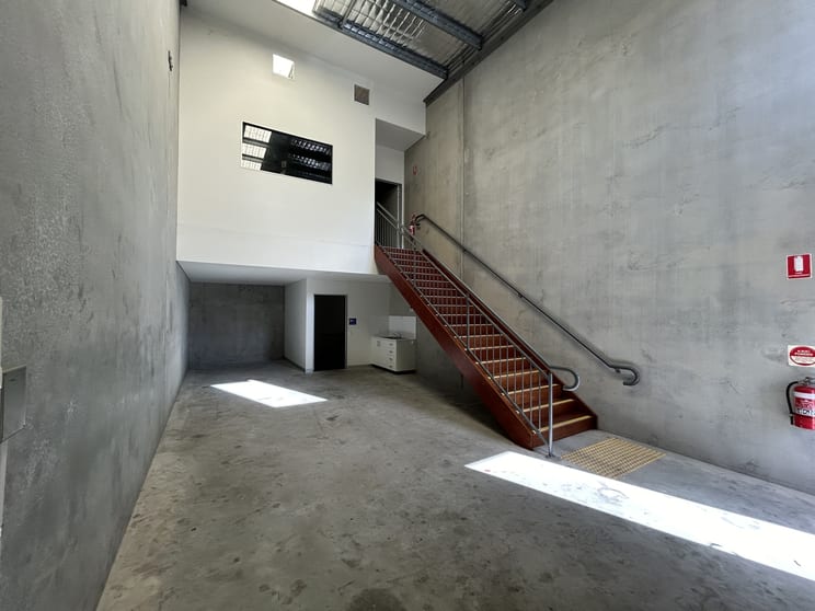 Click to view all images 5/240 New Cleveland Road Tingalpa QLD 4173 - Image 2