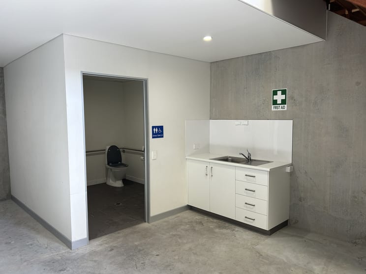 Click to view all images 5/240 New Cleveland Road Tingalpa QLD 4173 - Image 3