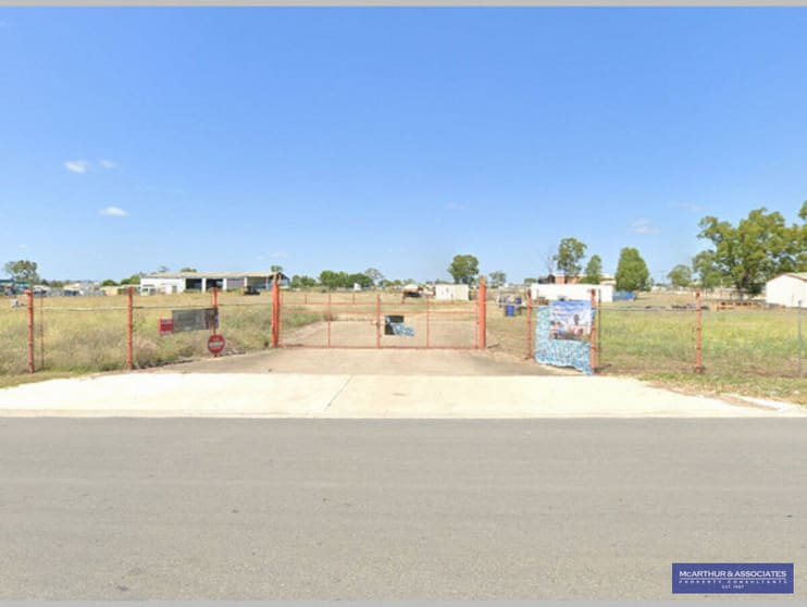 Click to view all images Gracemere QLD 4702 - Image 1