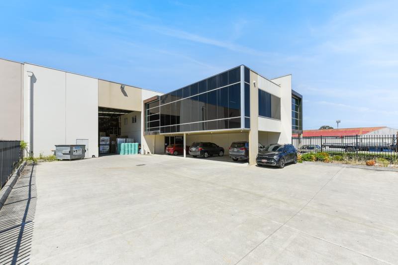 Click to view all images Unit 1/44 Green Street Doveton VIC 3177 - Image 2