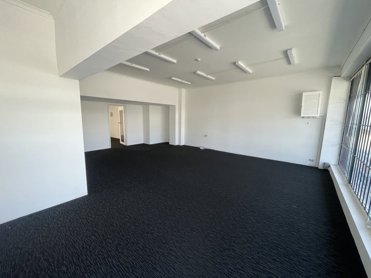 Click to view all images 5 Nicholson Street Bentleigh VIC 3204 - Image 3