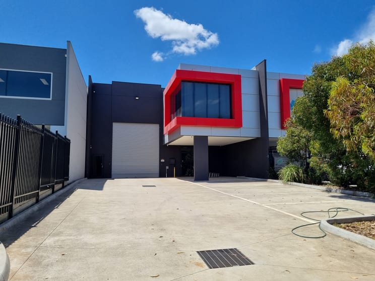Click to view all images 2/18 Ravenhall Way Ravenhall VIC 3023 - Image 1