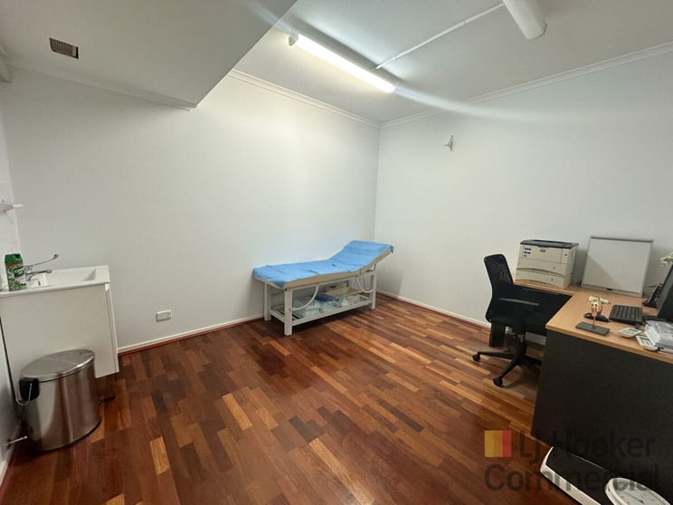 Click to view all images 2/2 Cadonia Road Tuggerawong NSW 2259 - Image 3