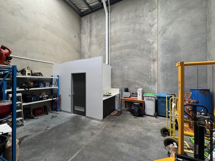 Click to view all images 23/1470 Ferntree Gully Road Knoxfield VIC 3180 - Image 2