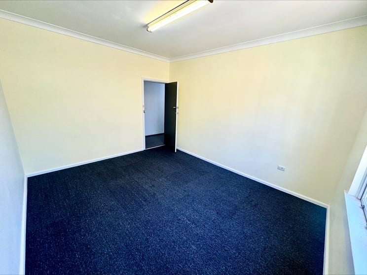 Click to view all images 5/687 Pittwater Road Dee Why NSW 2099 - Image 3