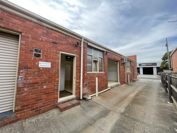 Click to view all images 2/3-5 Arnold Street Cheltenham VIC 3192 - Image 3