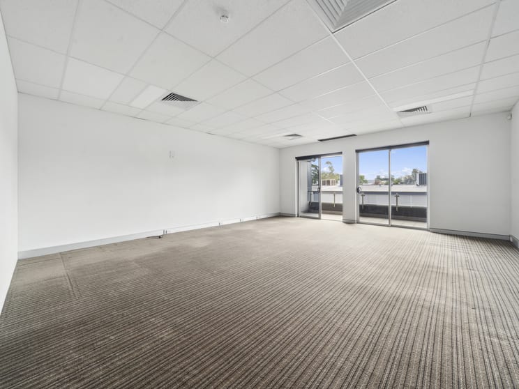 Click to view all images 15/7 Sefton Road Thornleigh NSW 2120 - Image 2