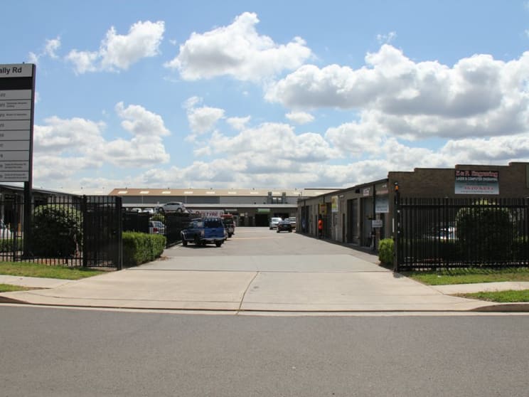 Click to view all images Unit 3/6 Badgally Road Campbelltown NSW 2560 - Image 3