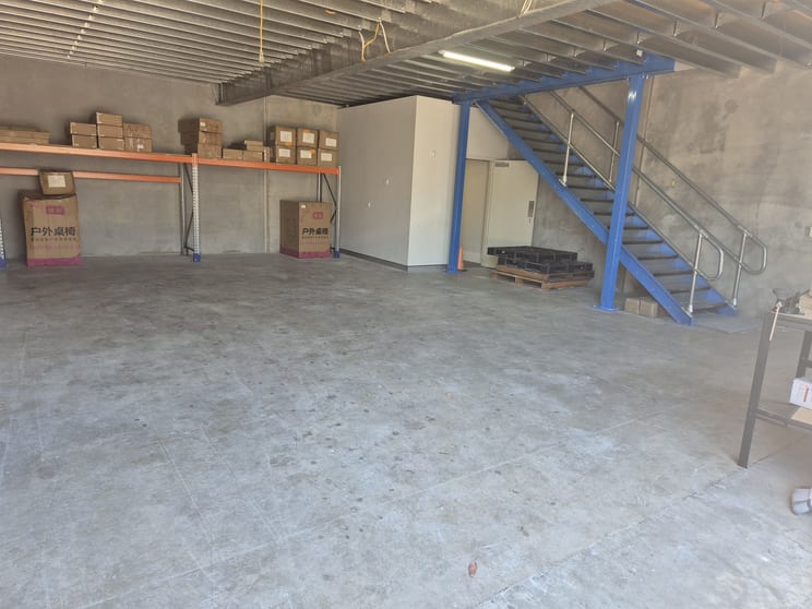 Click to view all images 10/8 Production Road Canning Vale WA 6155 - Image 3