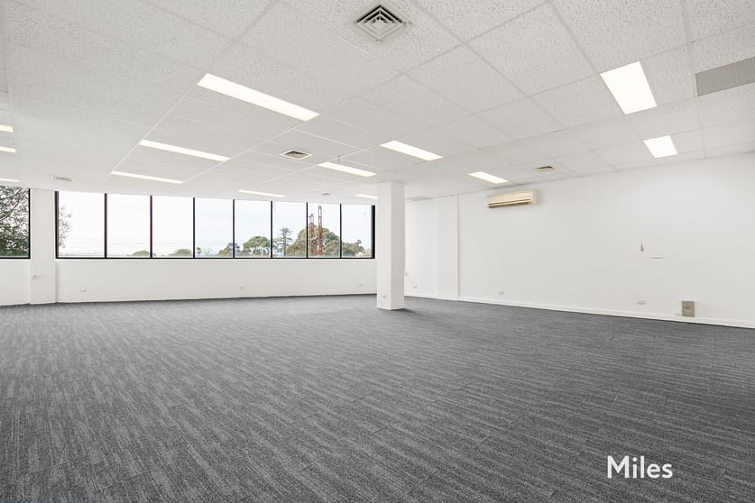 Click to view all images Level C/42 Upper Heidelberg Road Ivanhoe VIC 3079 - Image 3