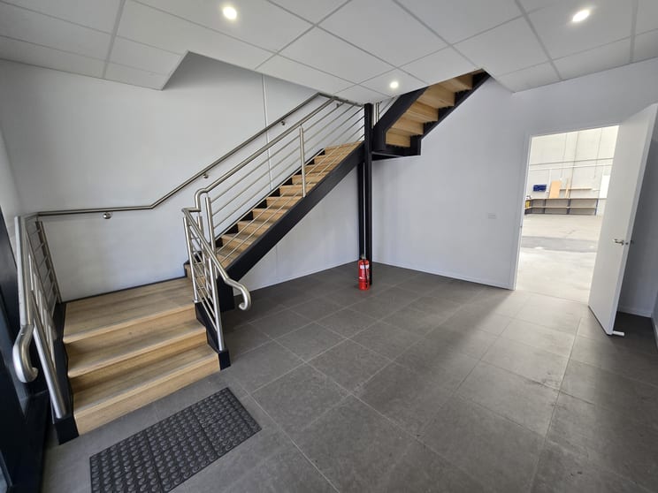4/27 Industrial Circuit Cranbourne West VIC 3977 - Image 2