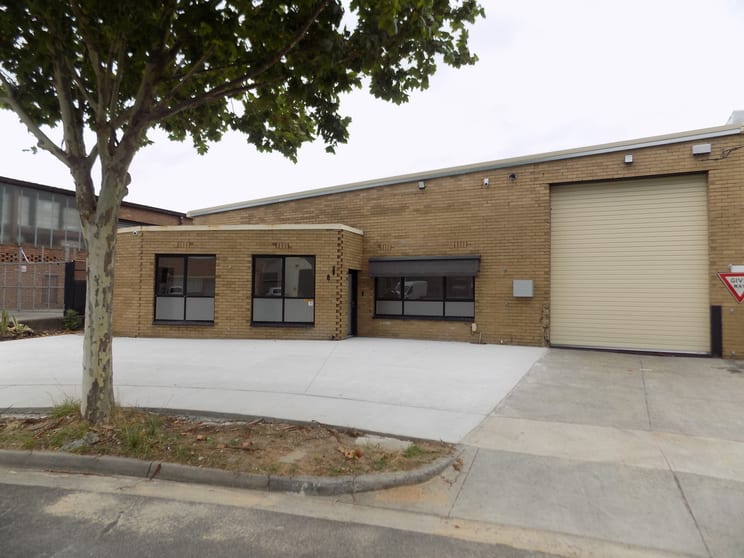 Click to view all images 8 Remont Court Cheltenham VIC 3192 - Image 1