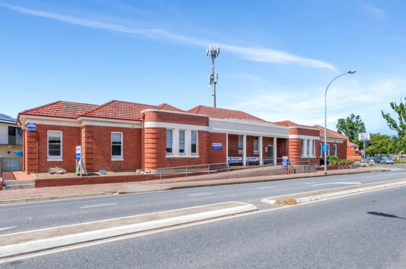 Whole Bldg/20-22 Torrens Road Victor Harbor SA 5211 - Image 1
