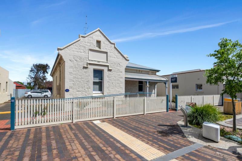 Whole Bldg/20-22 Torrens Road Victor Harbor SA 5211 - Image 2