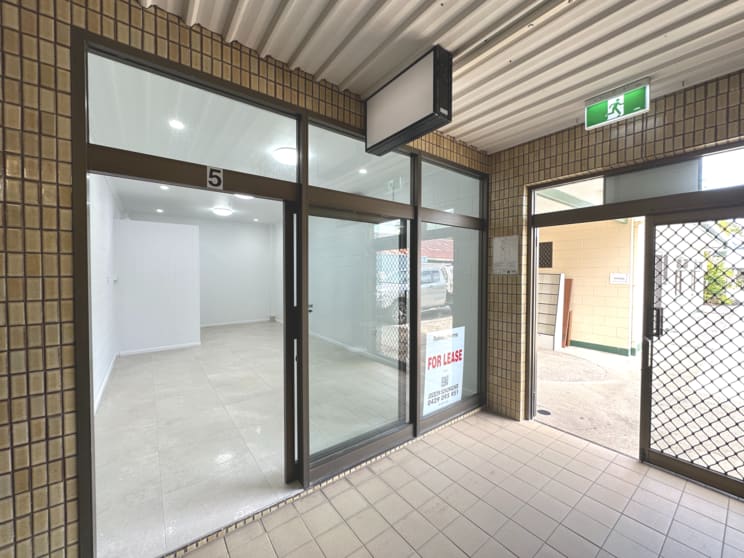 Click to view all images 5/14-16 Front Street Mossman QLD 4873 - Image 2