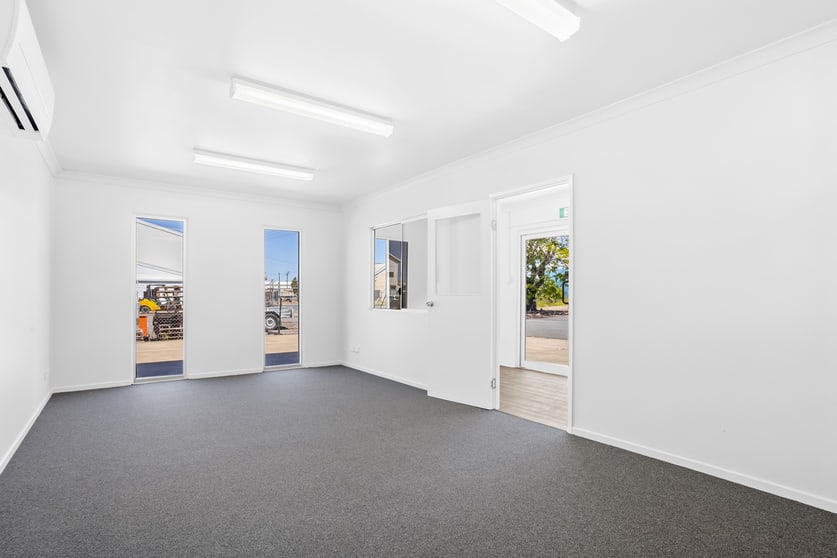 Click to view all images Unit 2B/45 Derby Street Rockhampton City QLD 4700 - Image 3