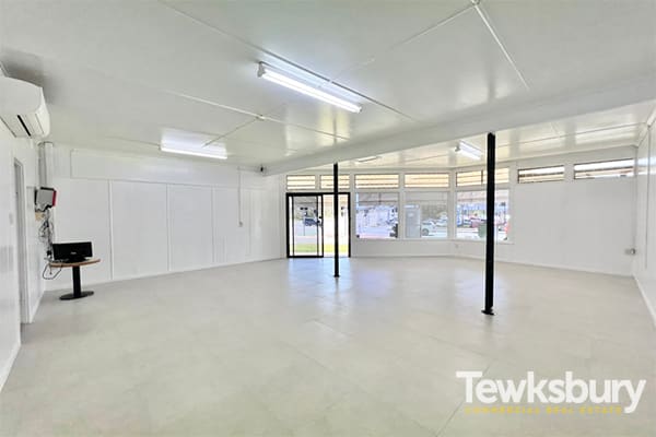 Click to view all images 1 Cairns Road Ebbw Vale QLD 4304 - Image 3