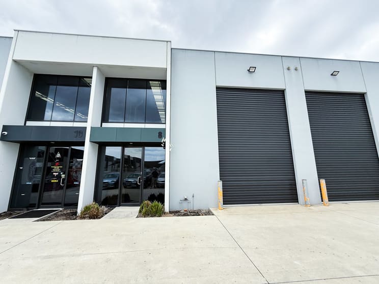 8 Stelvio Close Lynbrook VIC 3975 - Image 1