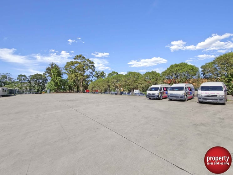 Click to view all images Hardstand 3/239-251 Woodpark Road Smithfield NSW 2164 - Image 2