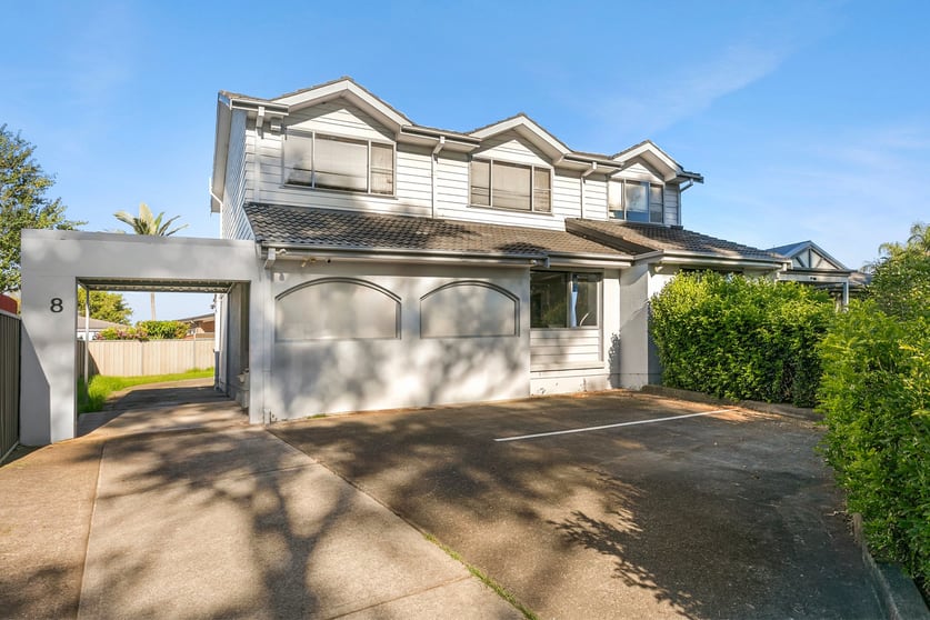 Click to view all images 8 Atlanta Place Casula NSW 2170 - Image 2
