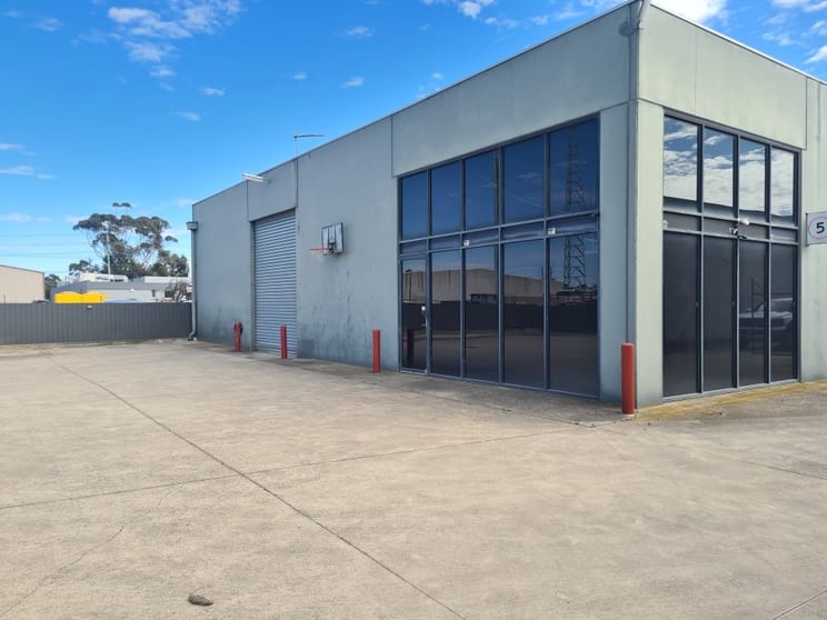 Click to view all images 4/164 Victoria Street North Geelong VIC 3215 - Image 3