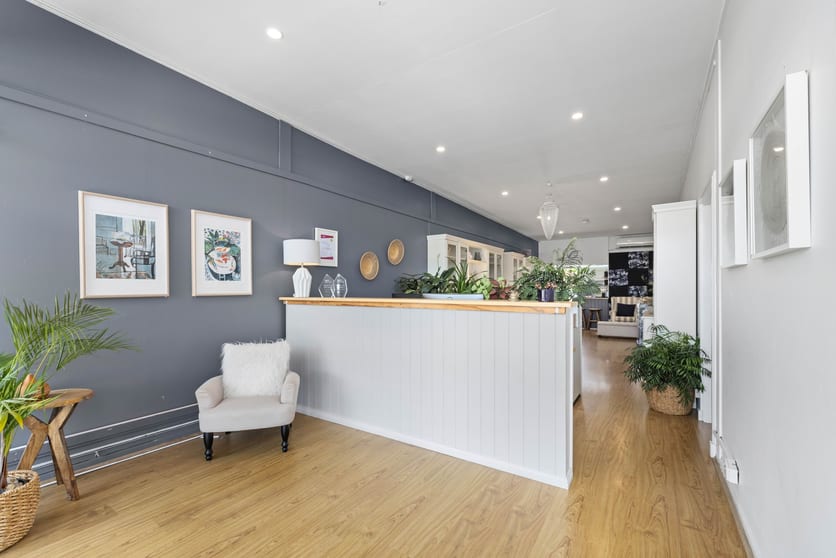 Click to view all images 2 & 3/113 Edith Street Wynnum QLD 4178 - Image 3