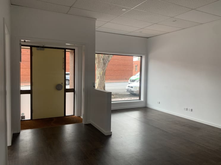 Click to view all images 73-75 Thompson Street Hamilton VIC 3300 - Image 2