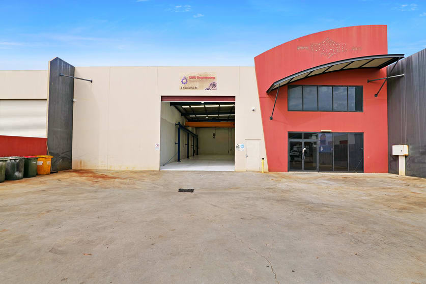 Click to view all images 4 Karratha Street Welshpool WA 6106 - Image 1