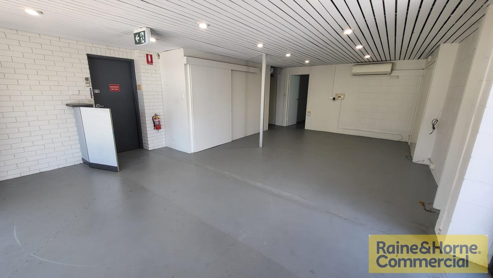 Click to view all images 2/8 Harvton Street Stafford QLD 4053 - Image 2