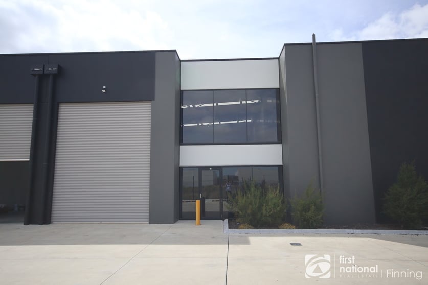 15/2 Wally Lynbrook VIC 3975 - Image 1
